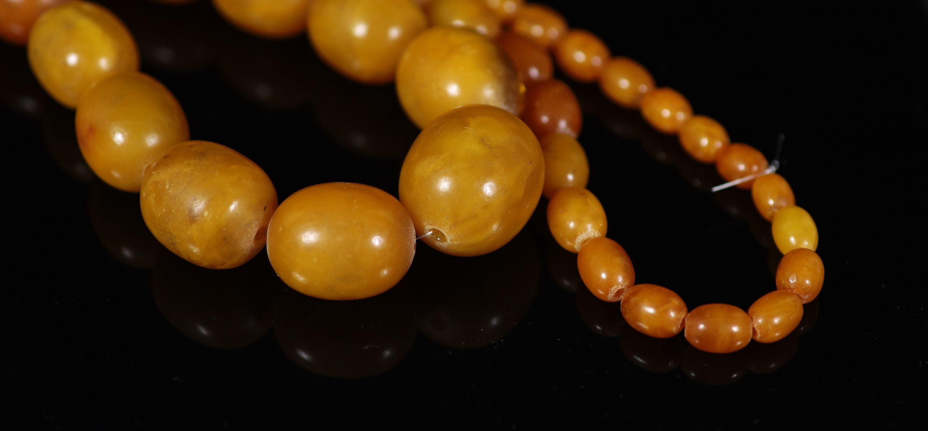 A single strand graduated oval amber bead necklace, 84cm, gross weight 118 grams.